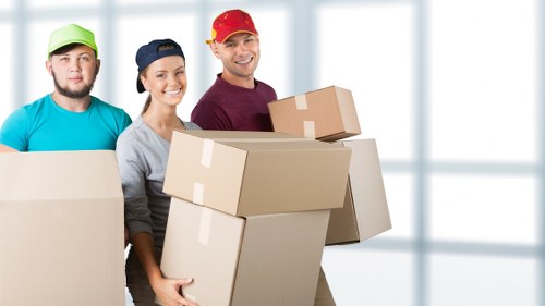 Local moving truck service for flats and homes in Coulsdon